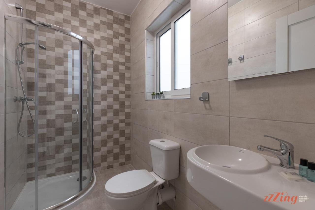 A Stunning Apartment With Spectacular Sea Views 세인트폴스베이 외부 사진