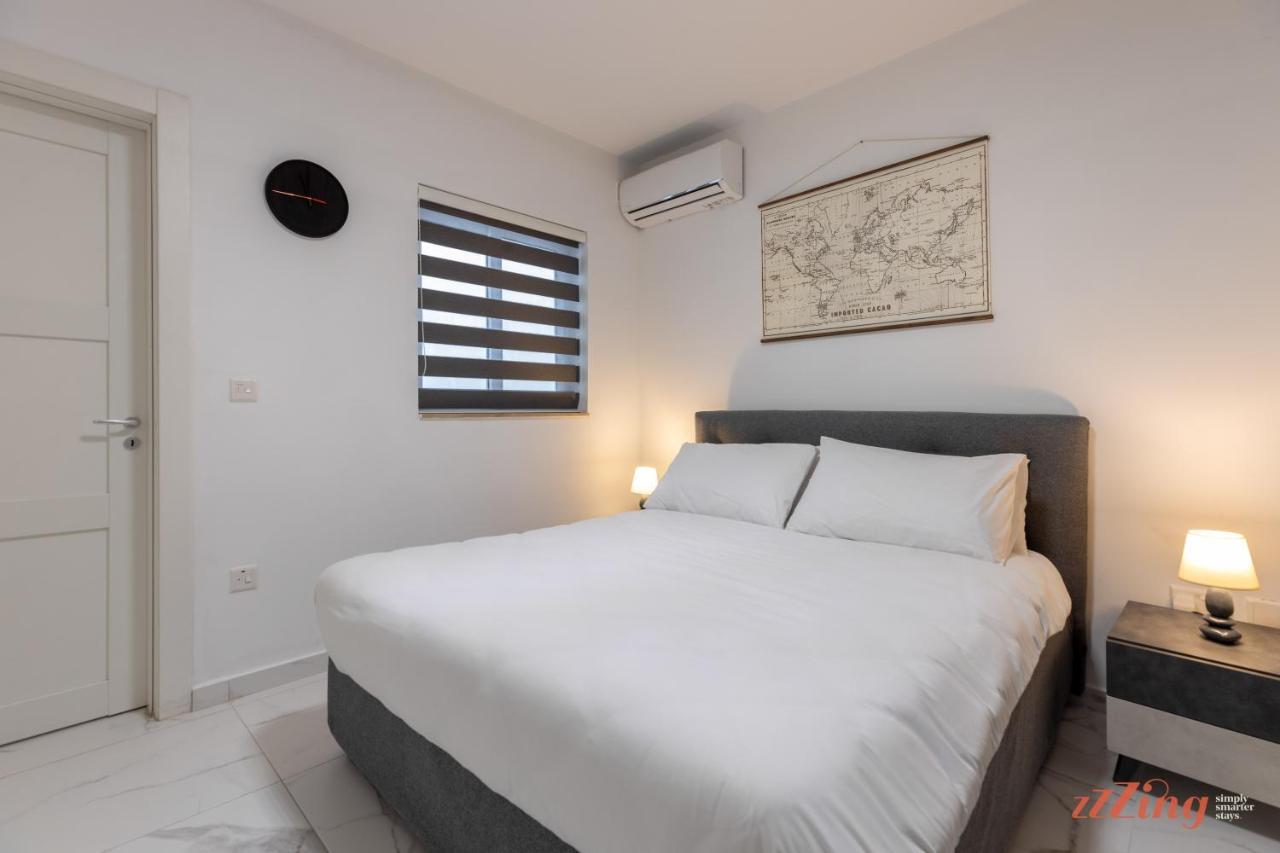 A Stunning Apartment With Spectacular Sea Views 세인트폴스베이 외부 사진
