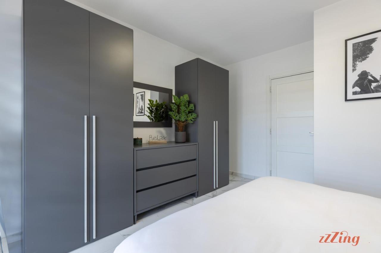 A Stunning Apartment With Spectacular Sea Views 세인트폴스베이 외부 사진