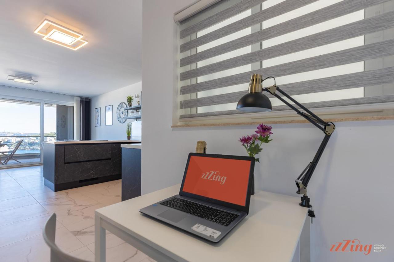 A Stunning Apartment With Spectacular Sea Views 세인트폴스베이 외부 사진